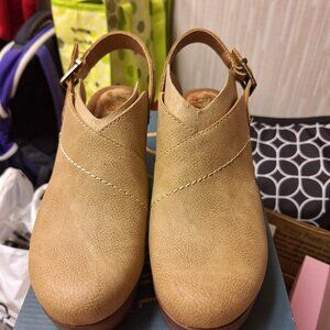 Women's B.O.C. Clogs - Size 8M